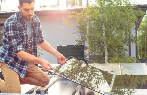 Installation kleine Mini Solaranlage auf Garage